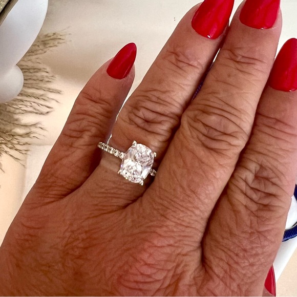 Oval Cushion 3.0 Ct. 14K Ring cubic zirconia ring Size 7 - Picture 4 of 6